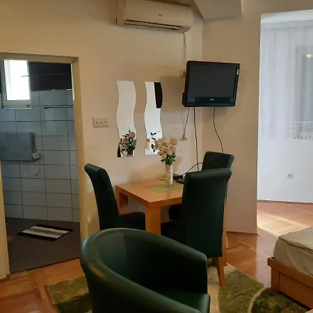 Apartment Zivanovic1 *